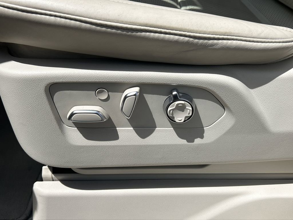 2021 Cadillac Escalade Premium Luxury Platinum photo 22