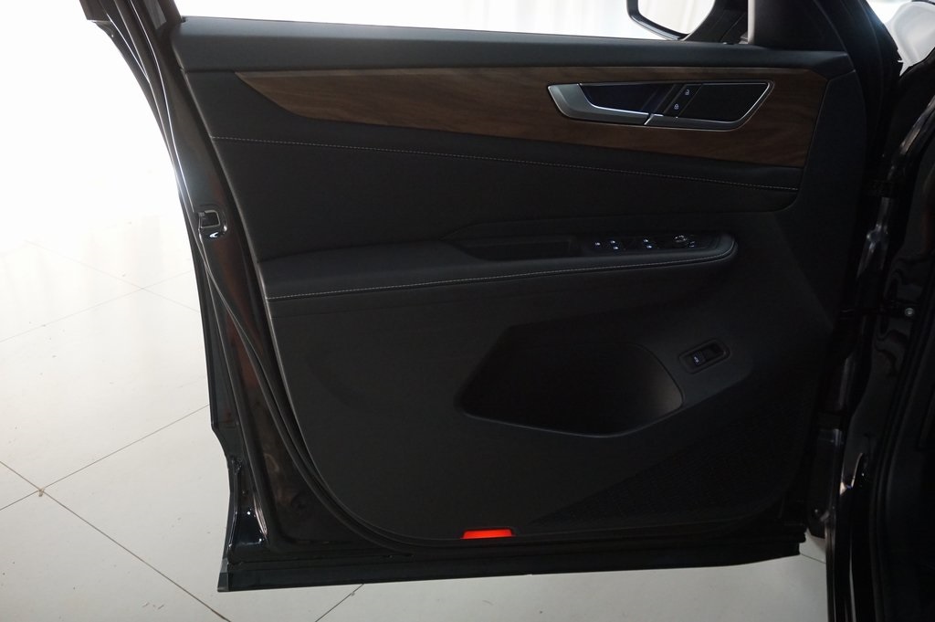 2025 Volkswagen Atlas SE Technology photo 26