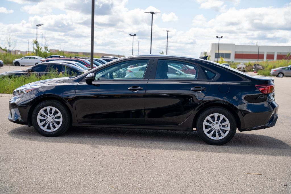 2024 Kia Forte LX photo 4