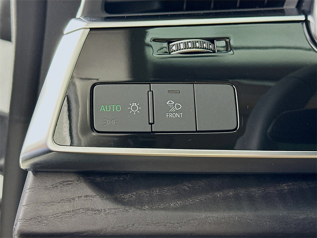 2025 Audi Q8 55 Premium Plus photo 10