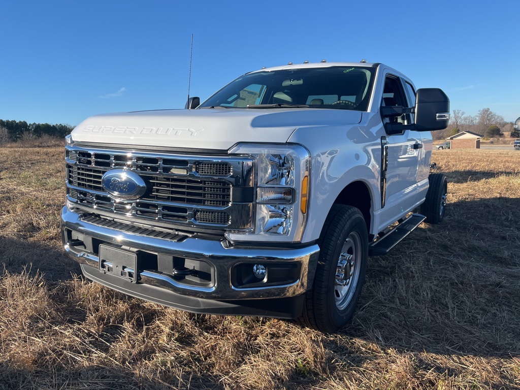 2024 Ford F-350 Super Duty Chassis Cab XL's photo