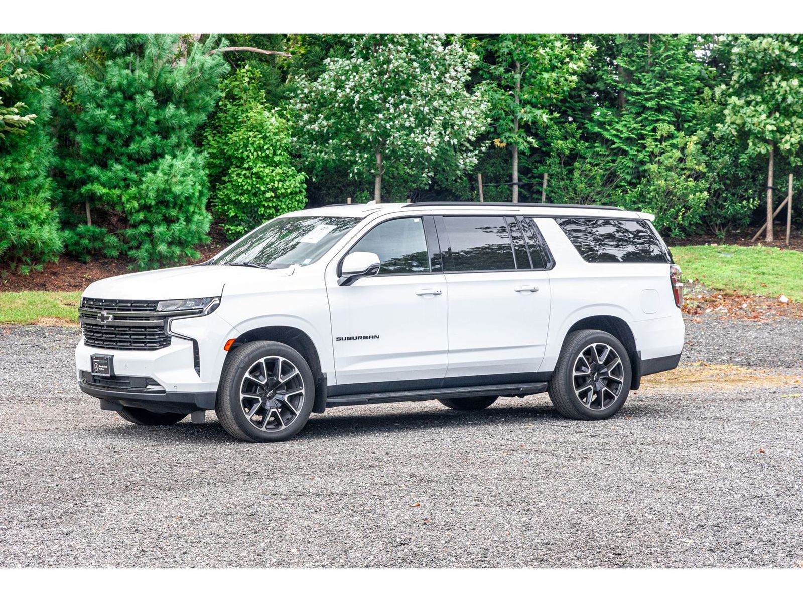 2022 Chevrolet Suburban RST photo 2