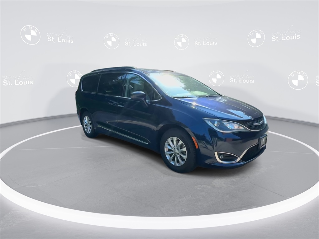 Used 2017 Chrysler Pacifica Touring-L with VIN 2C4RC1BG4HR762456 for sale in Manchester, MO