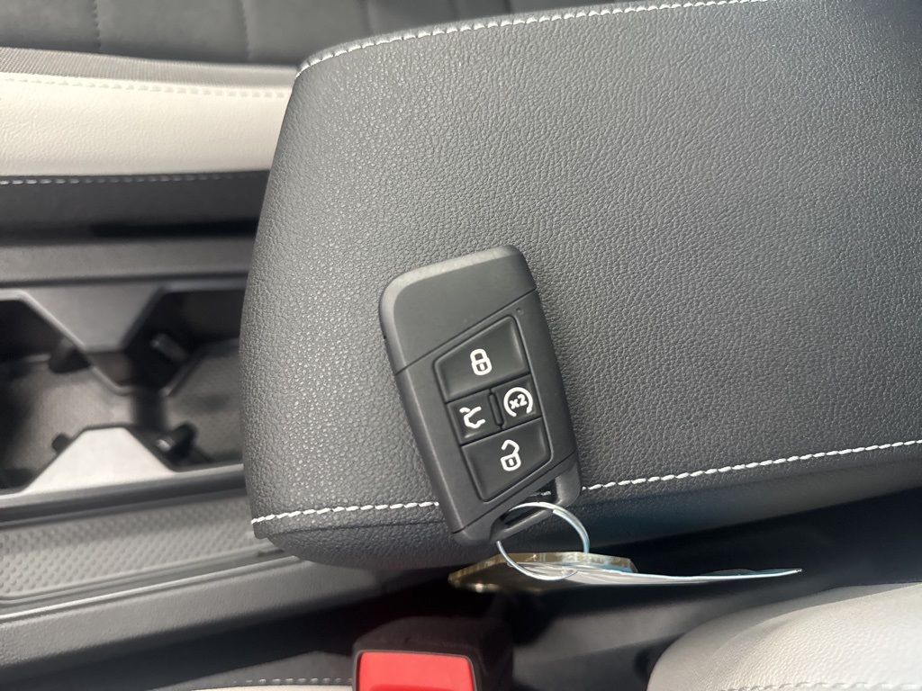 2025 Volkswagen Taos SE photo 26