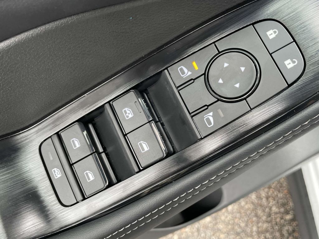 2026 Nissan Rogue SV photo 8