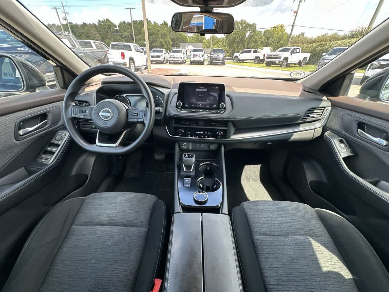 2023 Nissan Rogue SV photo 2