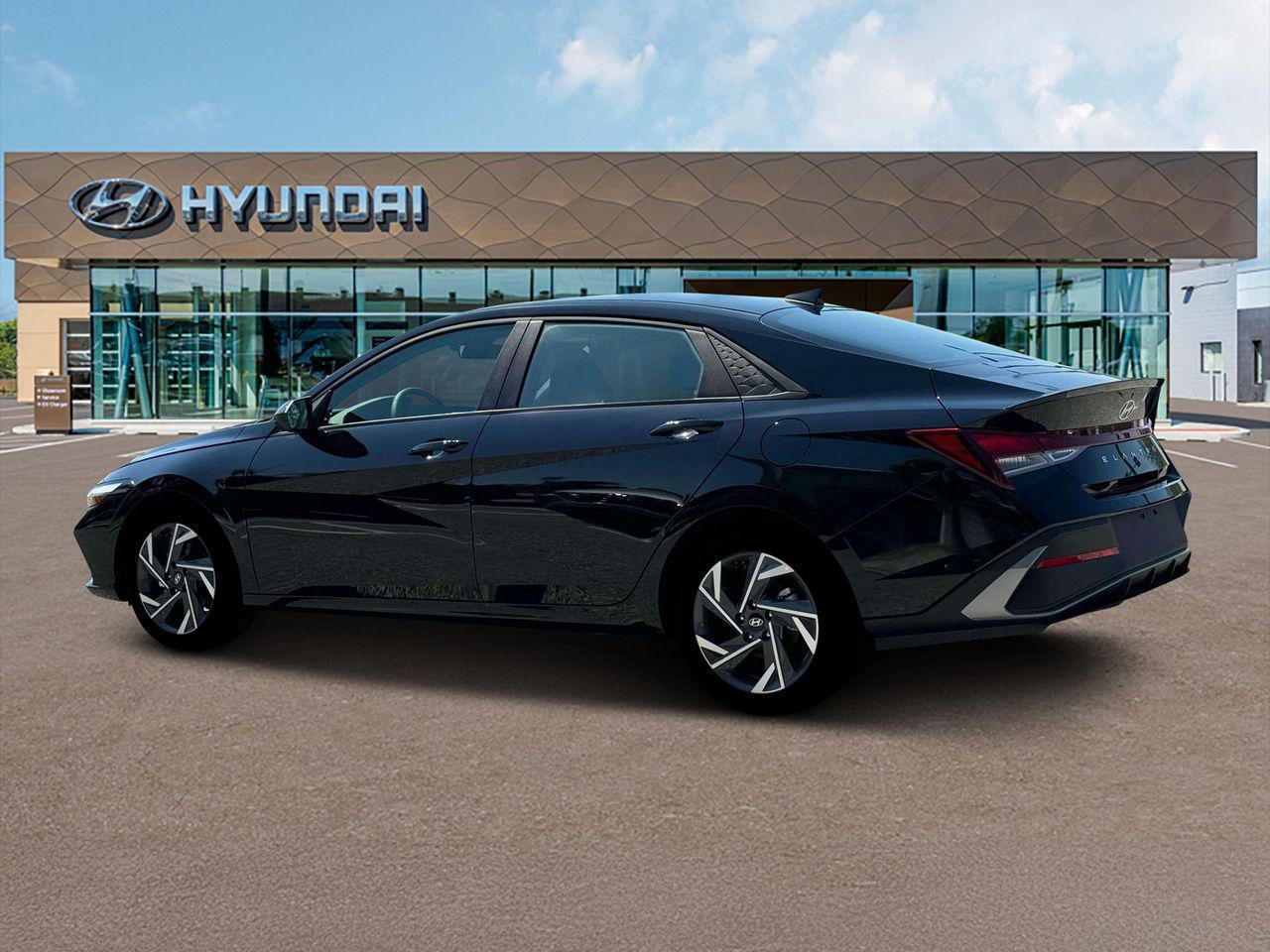 2025 Hyundai Elantra SEL Sport photo 2