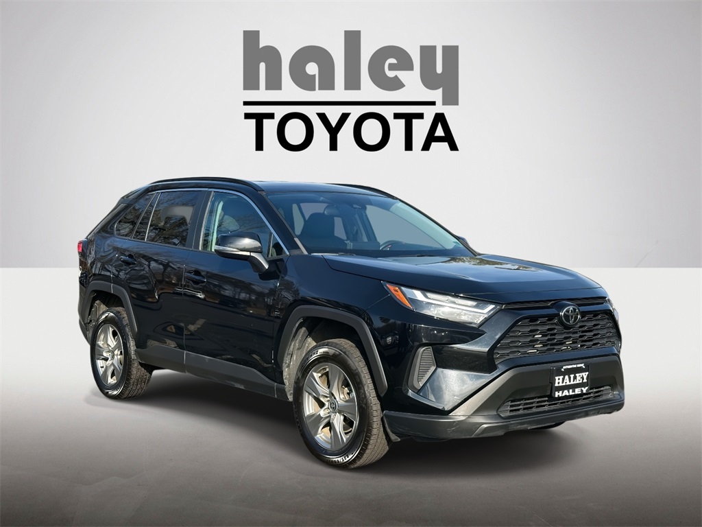 2023 Toyota RAV4 XLE's photo