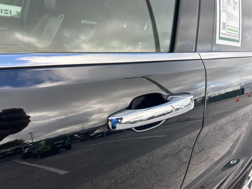 2021 Jeep Grand Cherokee Overland photo 17