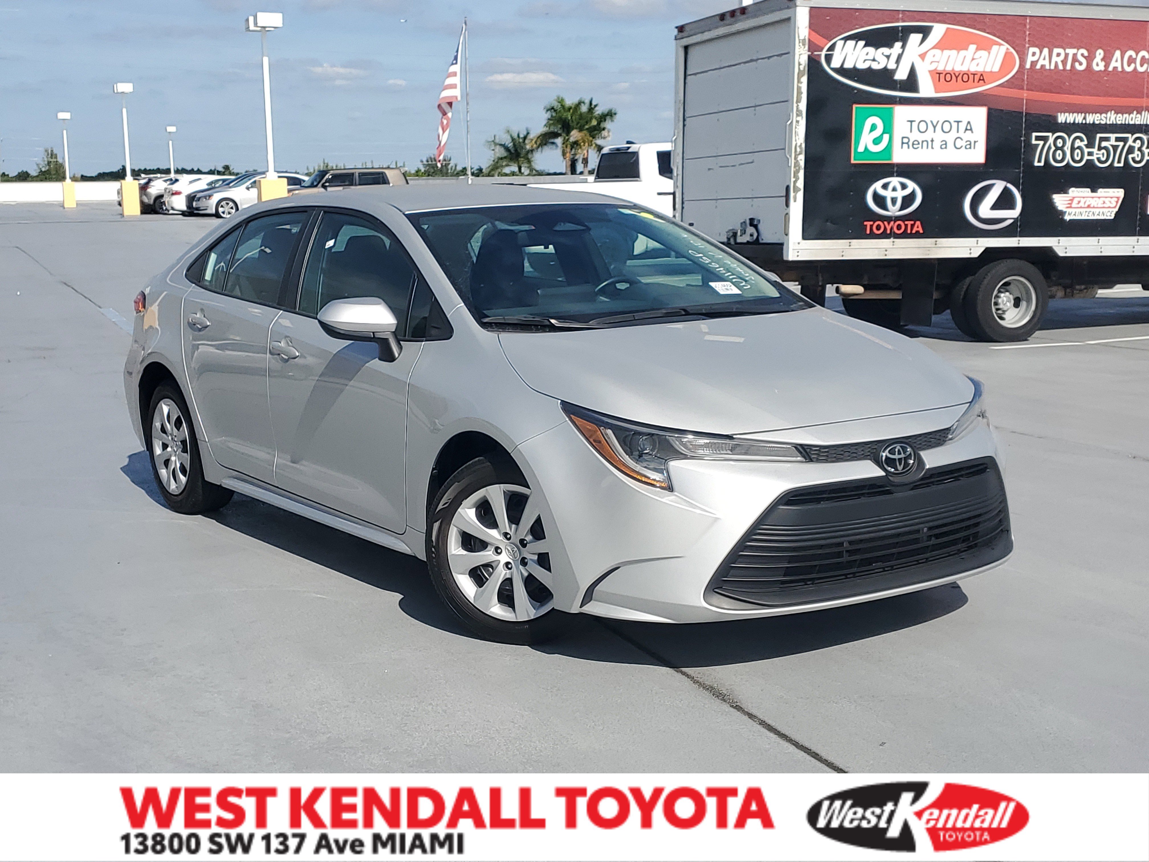 2023 Toyota Corolla LE's photo