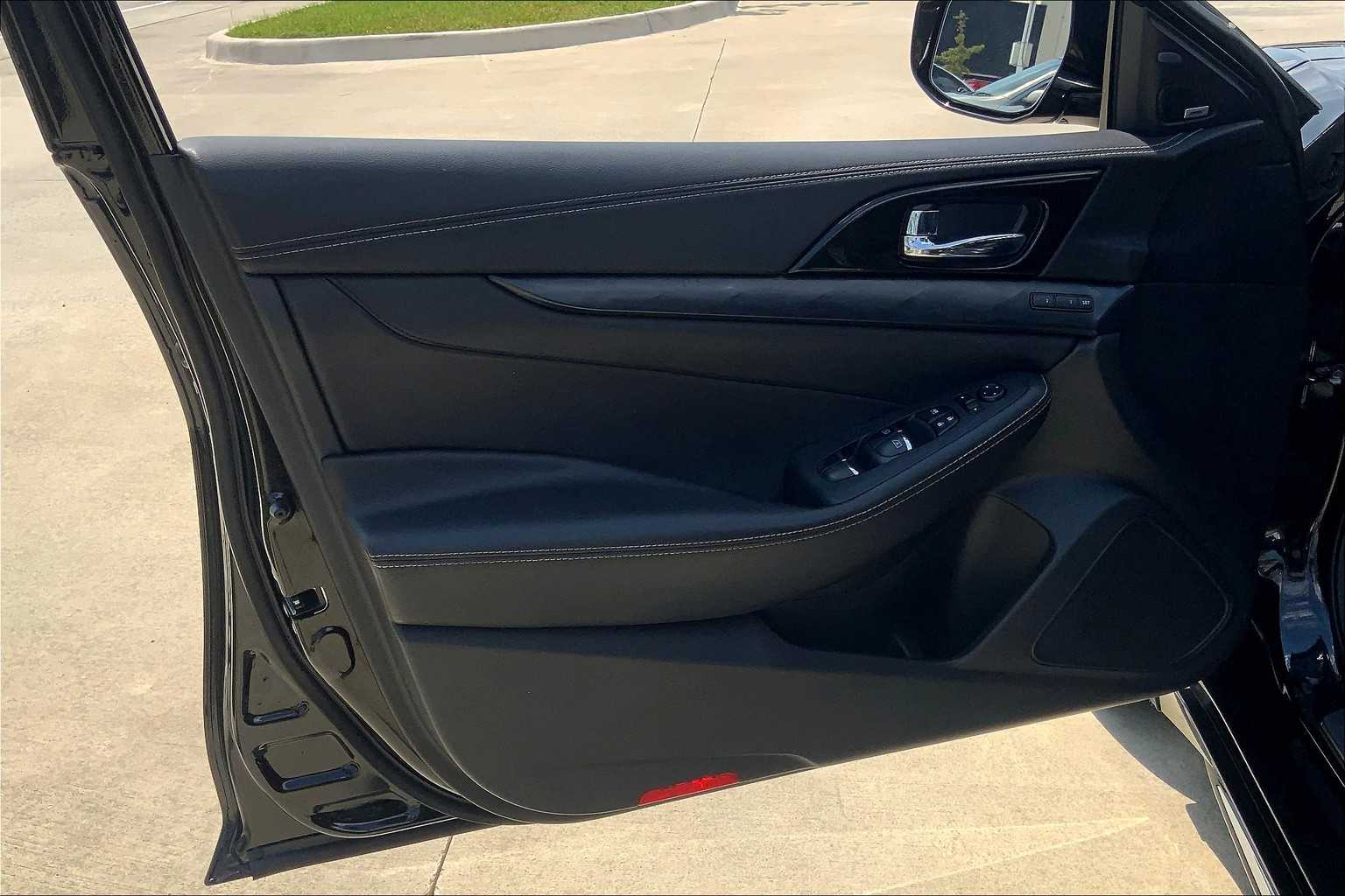 2020 Nissan Maxima Platinum photo 24