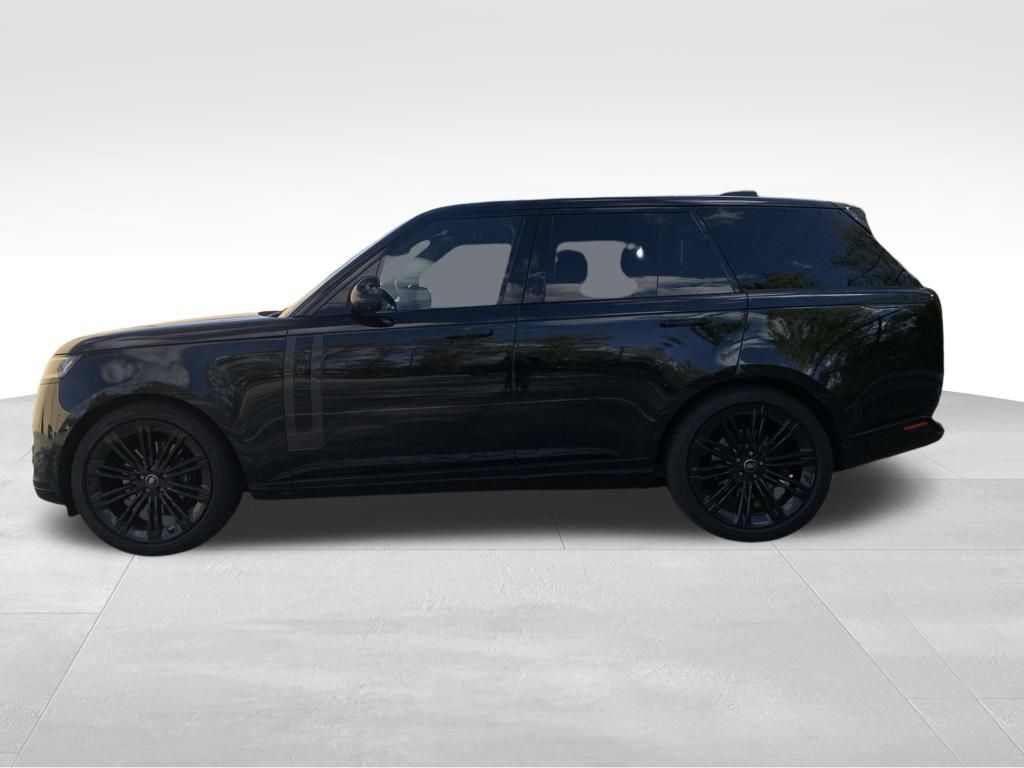 2023 Land Rover Range Rover SE photo 4