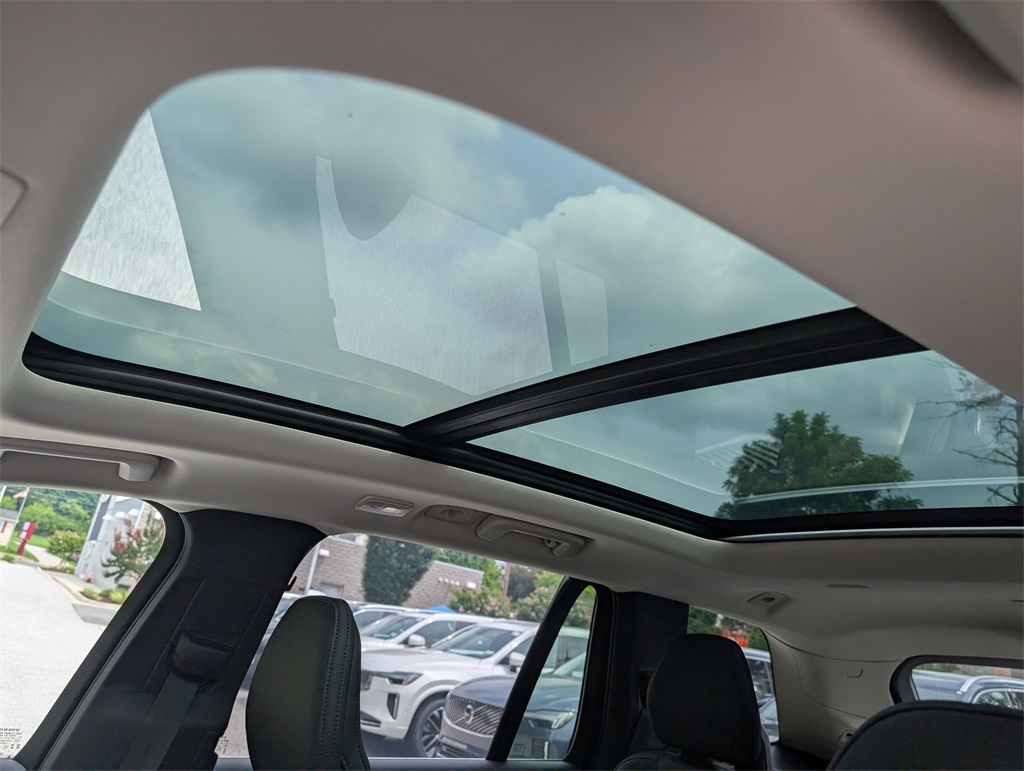 2025 Volvo XC90 B5 Plus photo 3