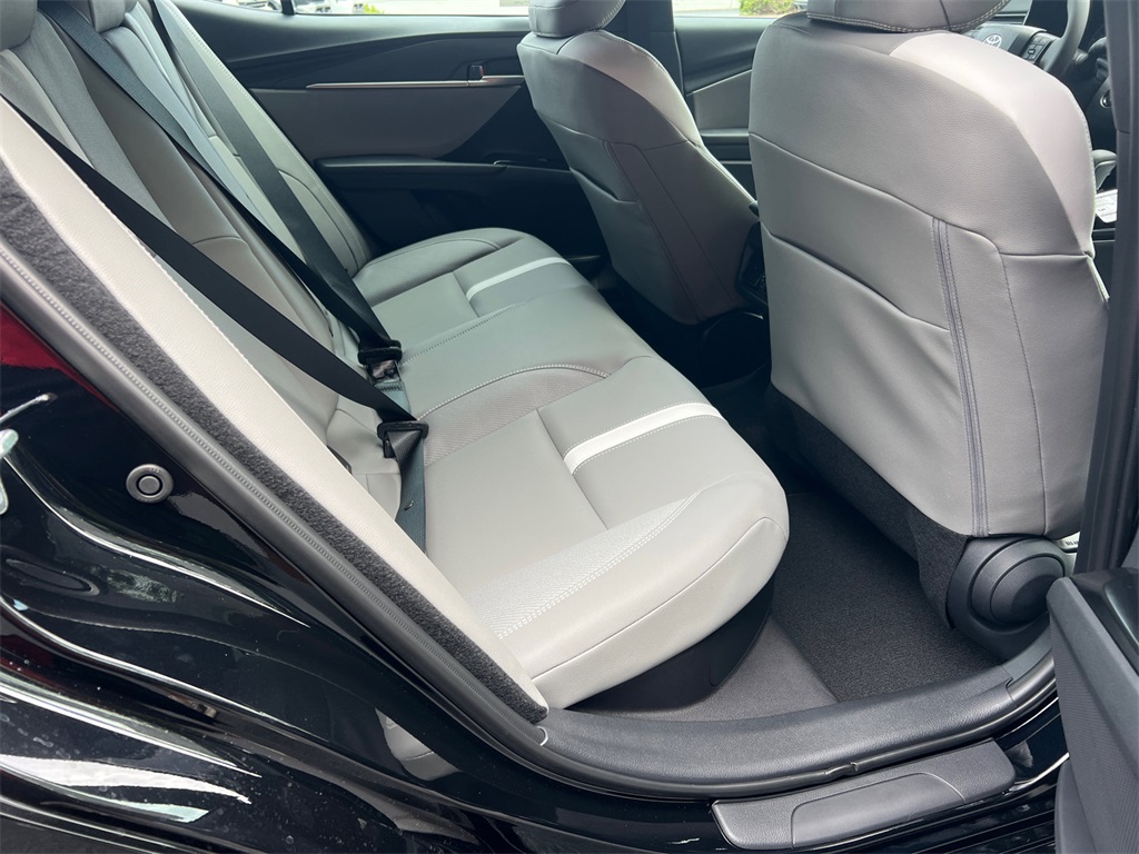 2025 Toyota Camry SE photo 15