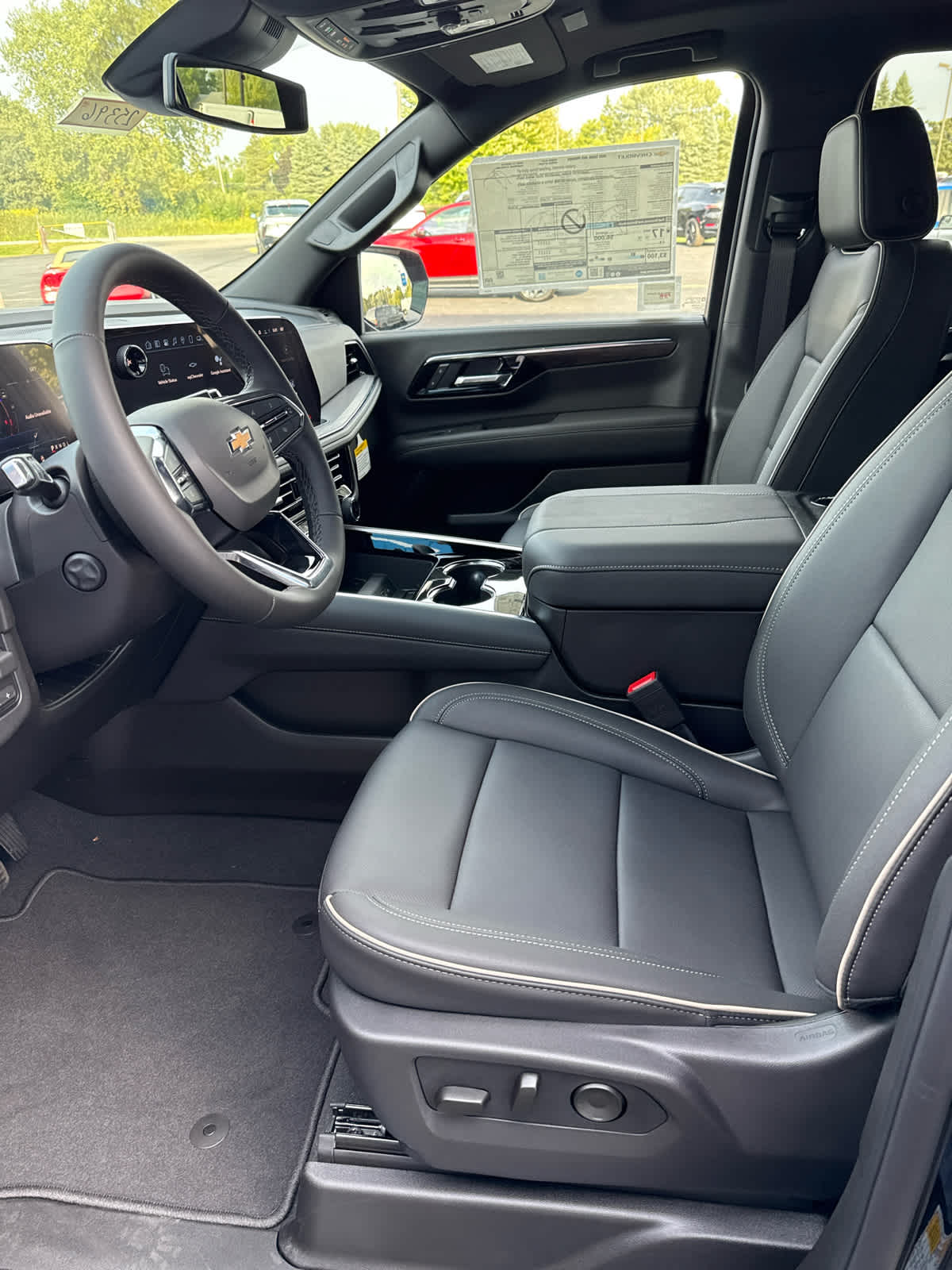 2025 Chevrolet Tahoe Premier photo 4