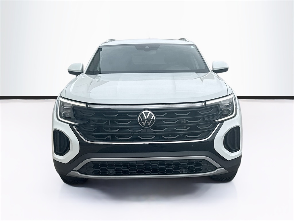 2024 Volkswagen Atlas Cross Sport SE photo 2