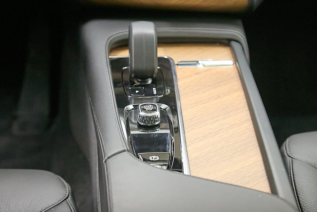 2023 VOLVO XC90 - Image 30