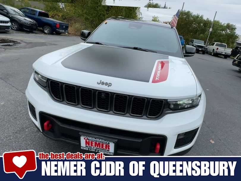 2022 Jeep Grand Cherokee Trailhawk photo 3