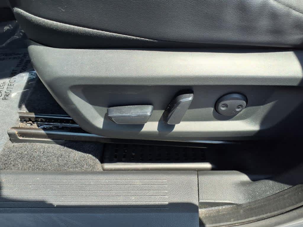 2023 Nissan Rogue SV photo 17