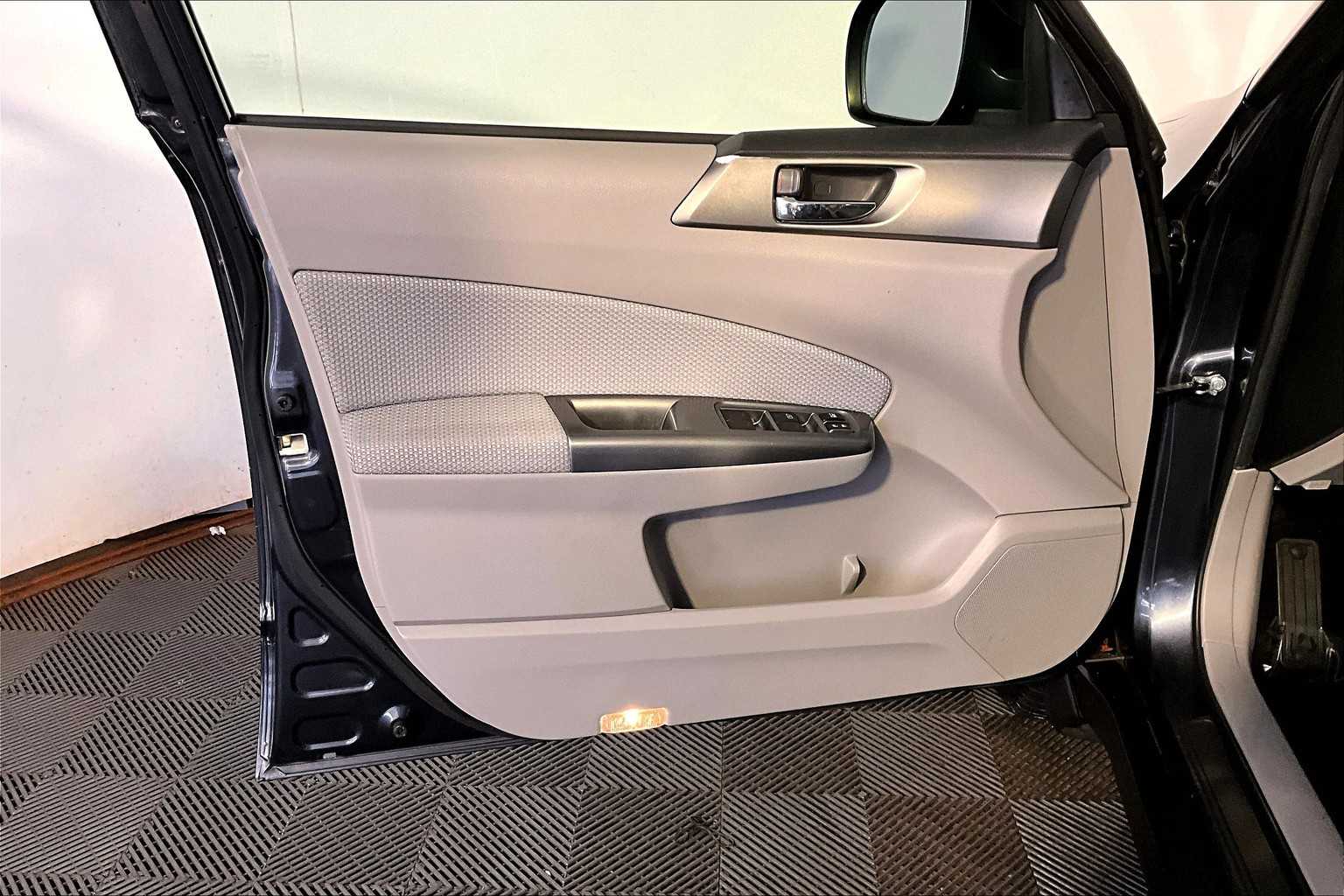 2012 Subaru Forester 2.5X Premium photo 18