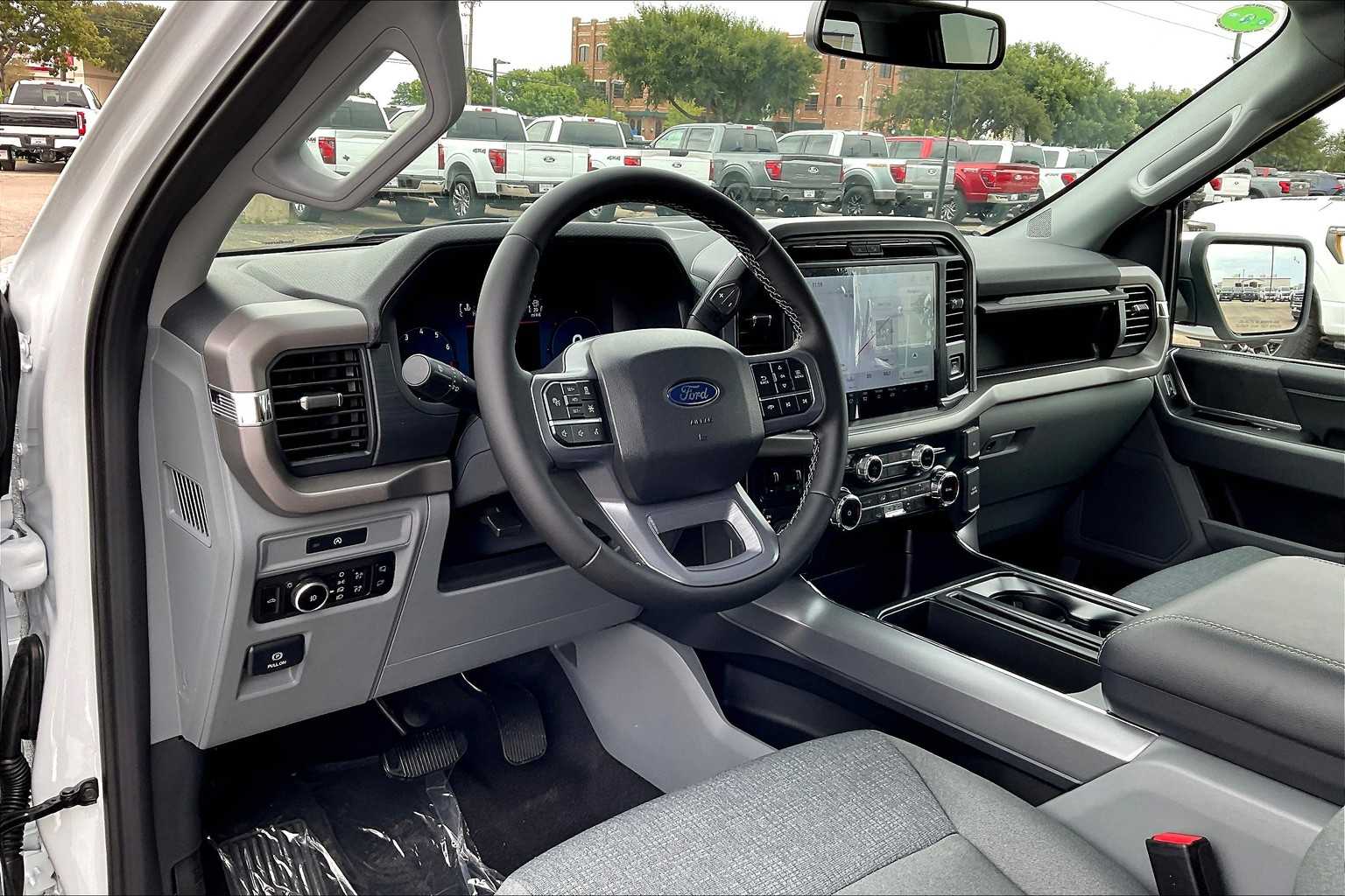 2025 Ford F-150 XLT photo 8