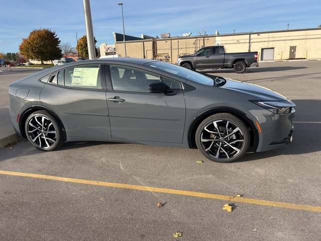 2026 Toyota Prius Plug-in Hybrid XSE Premium photo 4