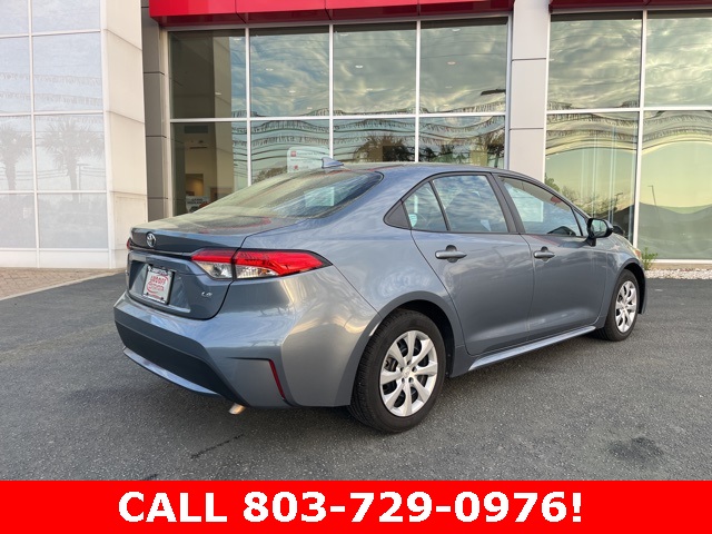 2022 Toyota Corolla LE photo 3