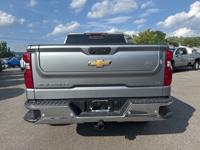 2025 Chevrolet Silverado 1500 LT photo 4