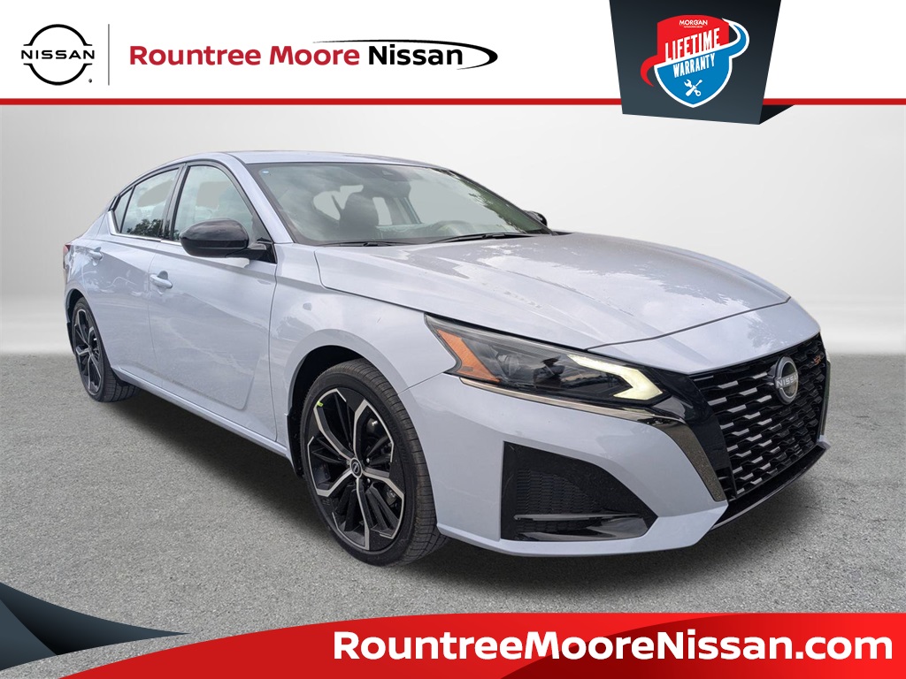 2025 Nissan Altima SR's photo