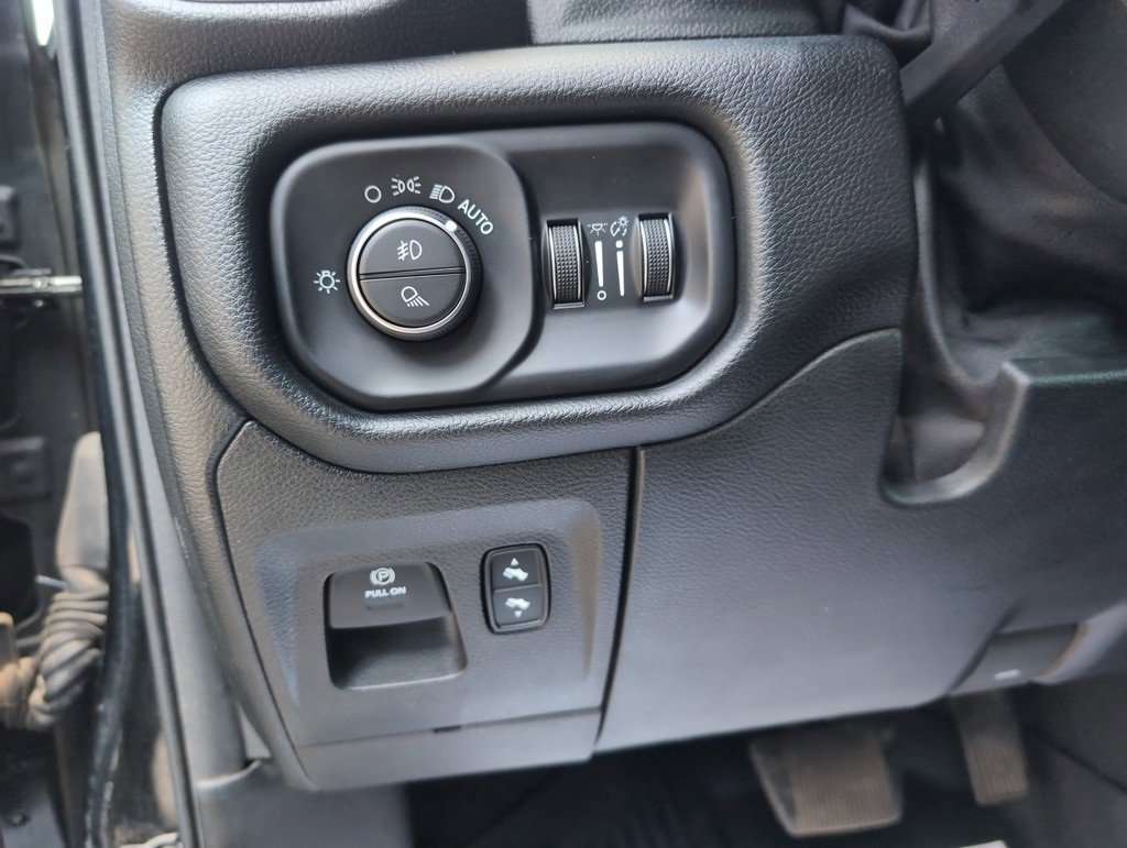 2020 Ram 1500 Laramie photo 13
