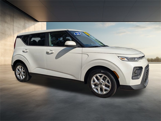2022 Kia Soul LX photo 2