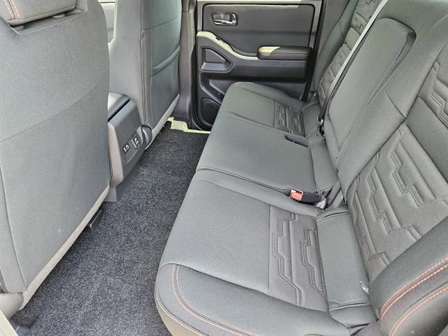 2025 Nissan Frontier Crew Cab PRO-4X photo 17