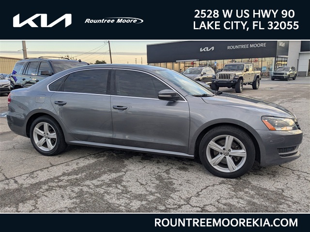 2013 Volkswagen Passat SE's photo