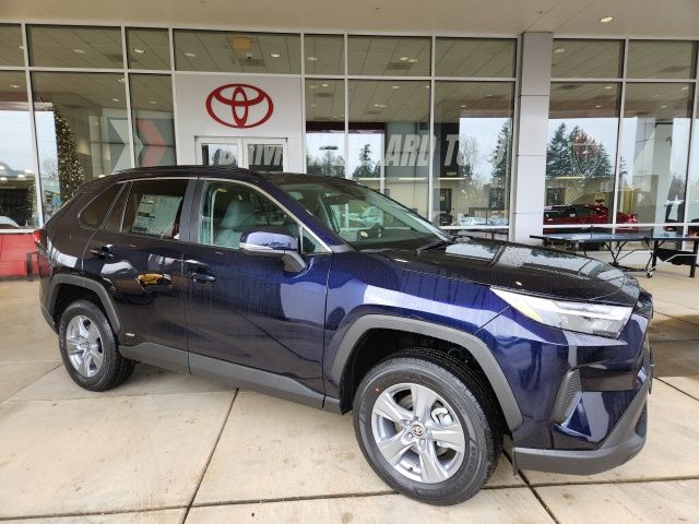 2025 Toyota RAV4 XLE's photo