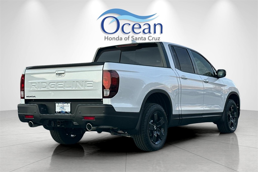 2025 Honda Ridgeline Black Edition photo 4