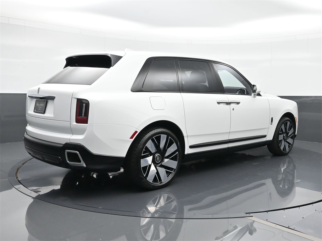 2025 Rolls Royce Cullinan photo 2