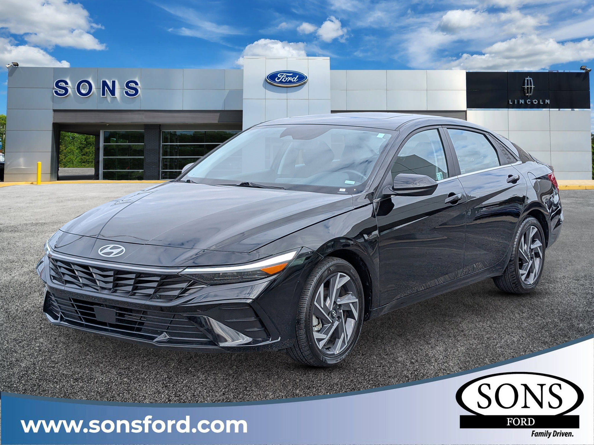 2025 Hyundai Elantra SEL's photo