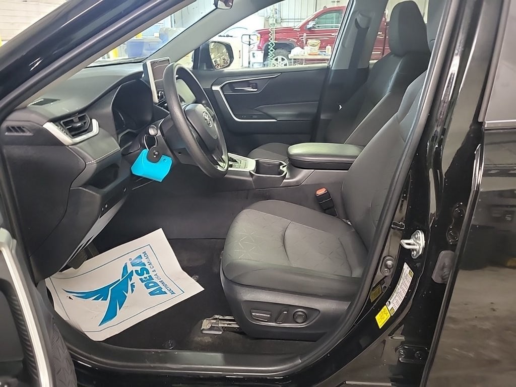2024 Toyota RAV4 Hybrid XLE photo 4