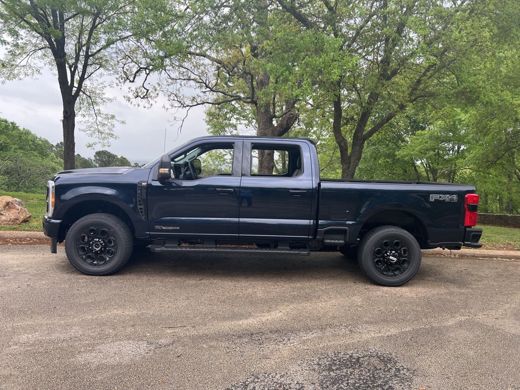 2025 Ford F-250 XLT photo 4