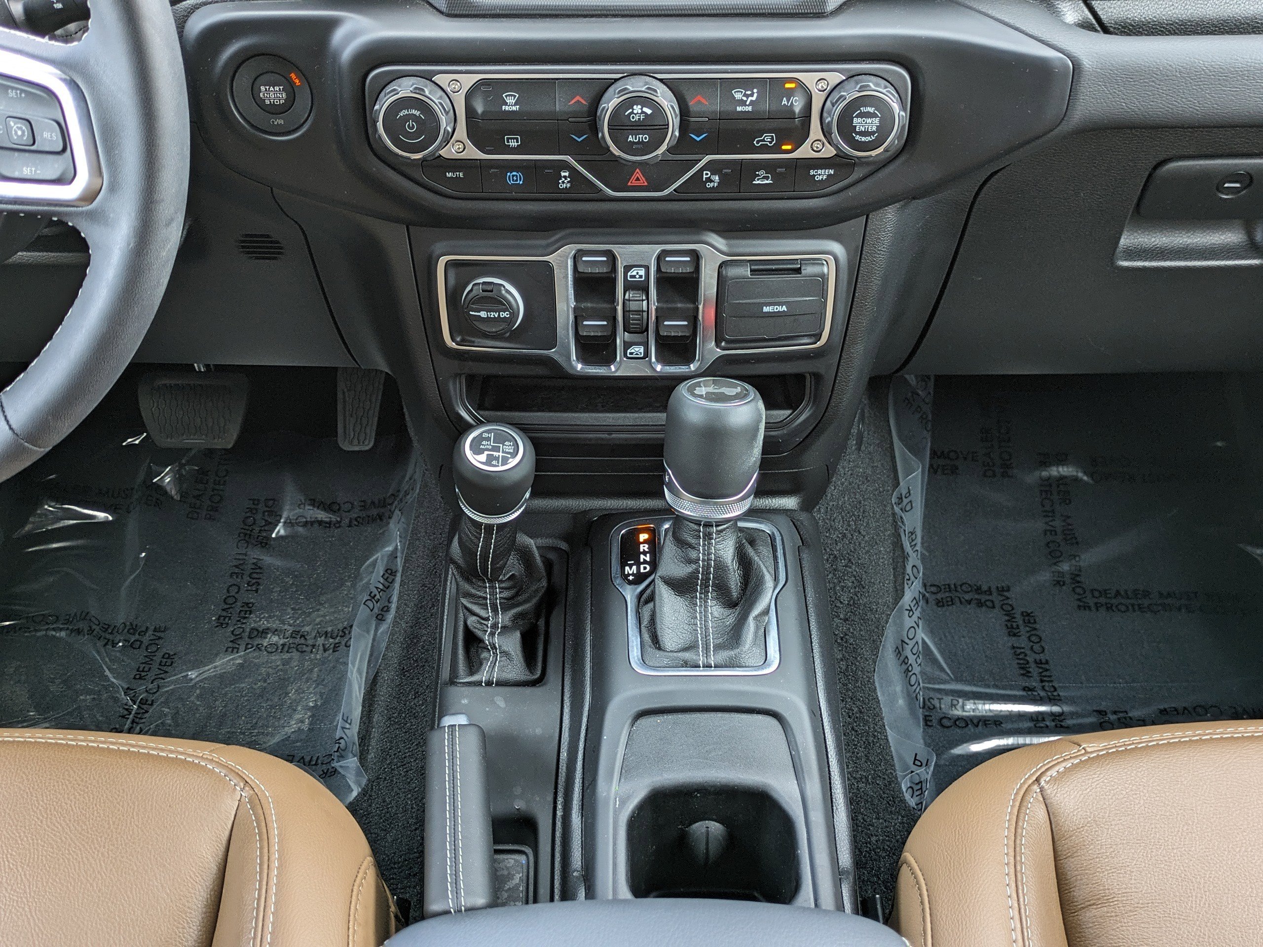 2023 Jeep Wrangler Sahara 4xe photo 18