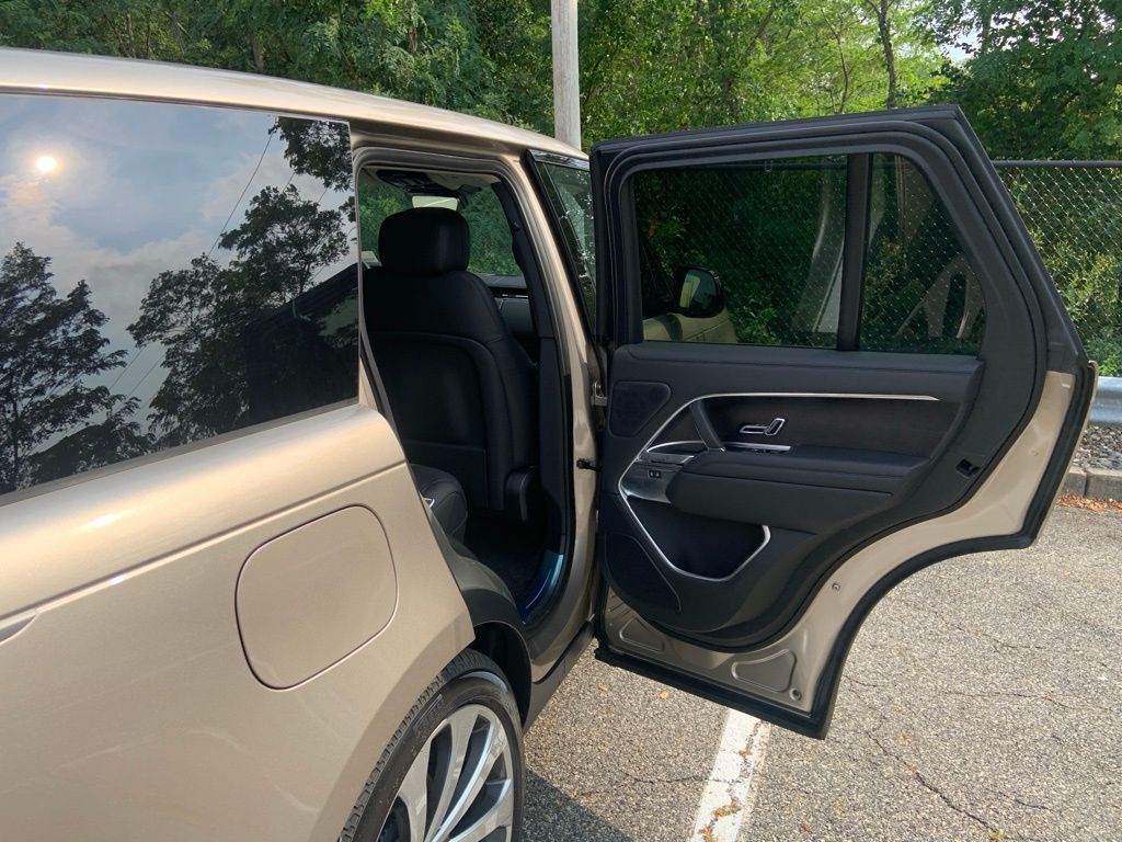 2025 Land Rover Range Rover SE photo 16
