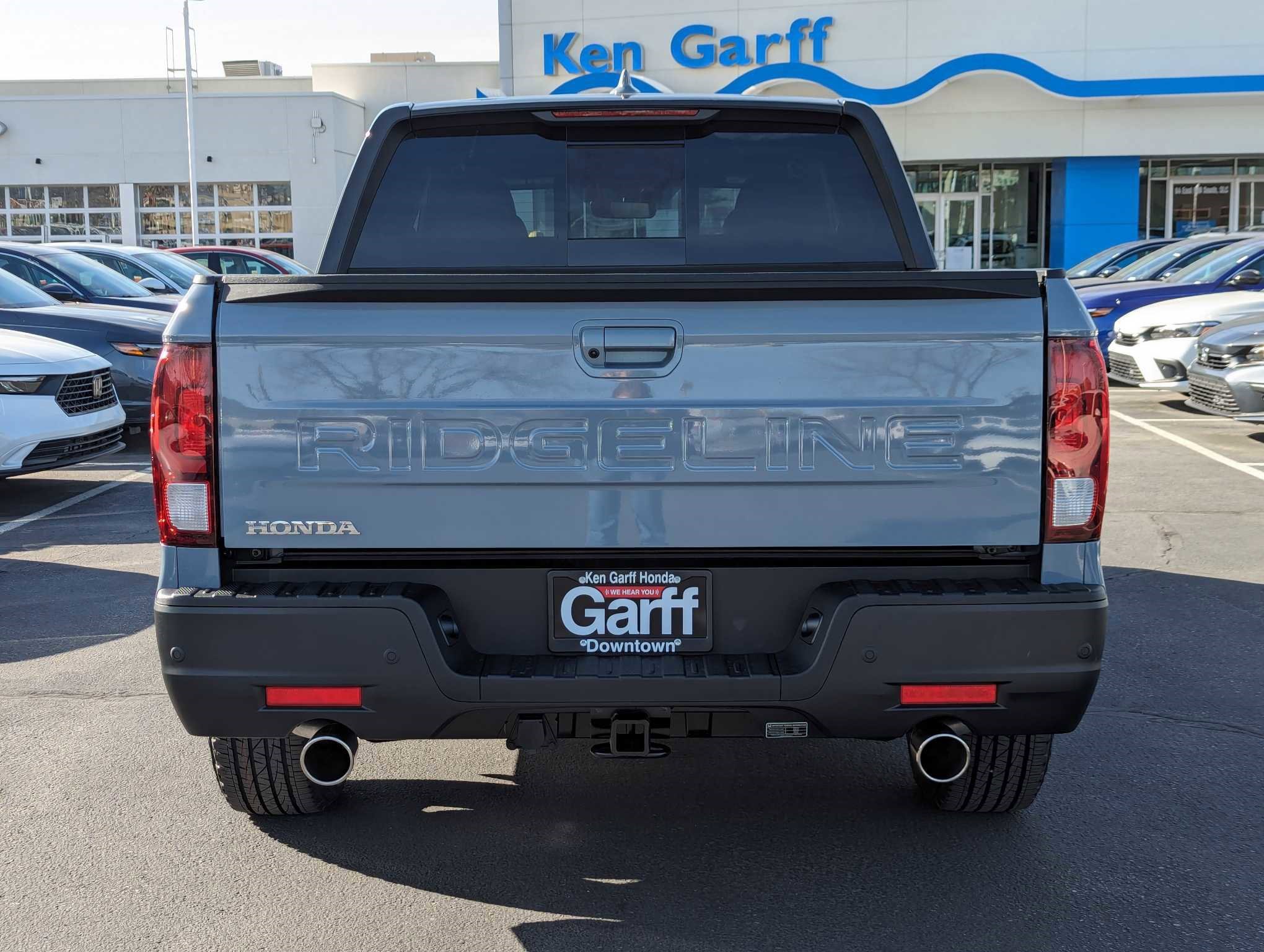 2025 Honda Ridgeline Black Edition photo 4