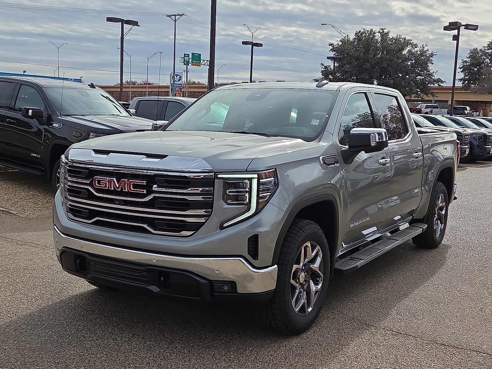 2026 GMC Sierra 1500 SLT's photo