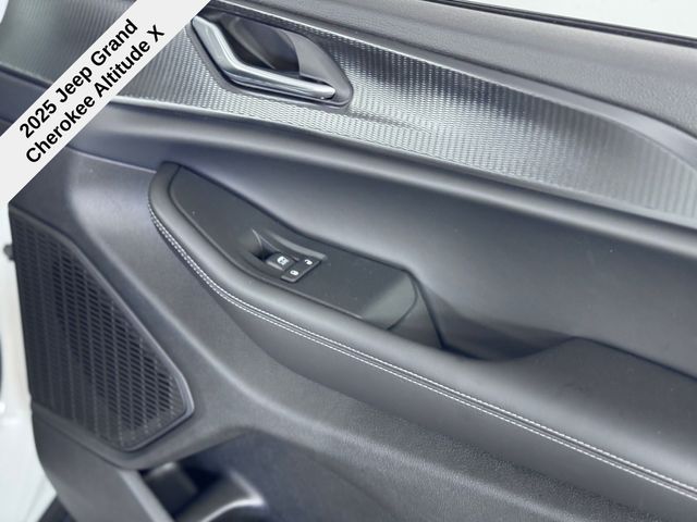 2025 Jeep Grand Cherokee Altitude X photo 25