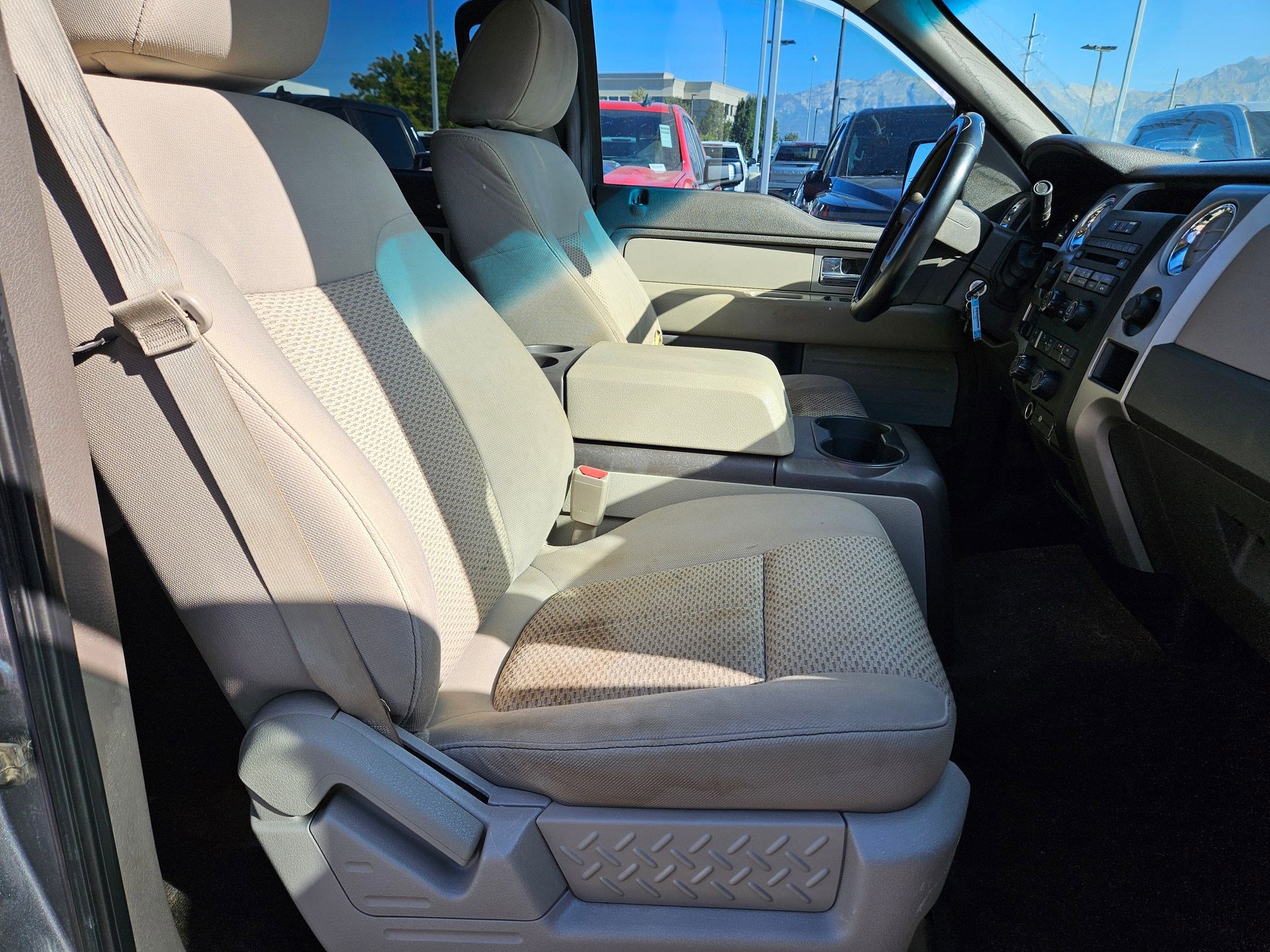 2010 Ford F-150 XLT photo 28