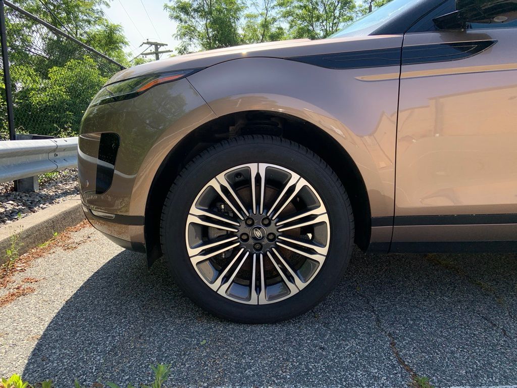 2024 Land Rover Range Rover Evoque S photo 11
