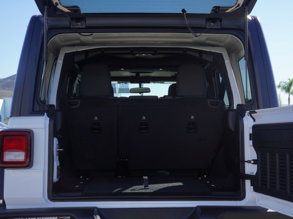 New 2026 Bright White Clear-Coat Exterior Paint Jeep 4-Door Sport S image 5