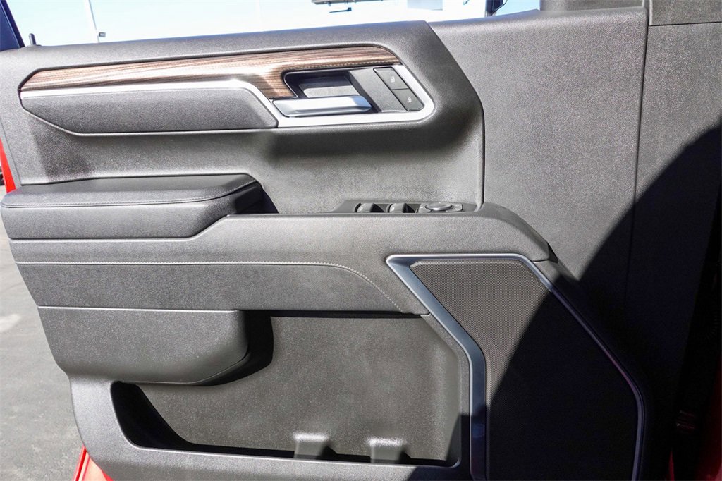 2025 Chevrolet Silverado 1500 RST photo 15