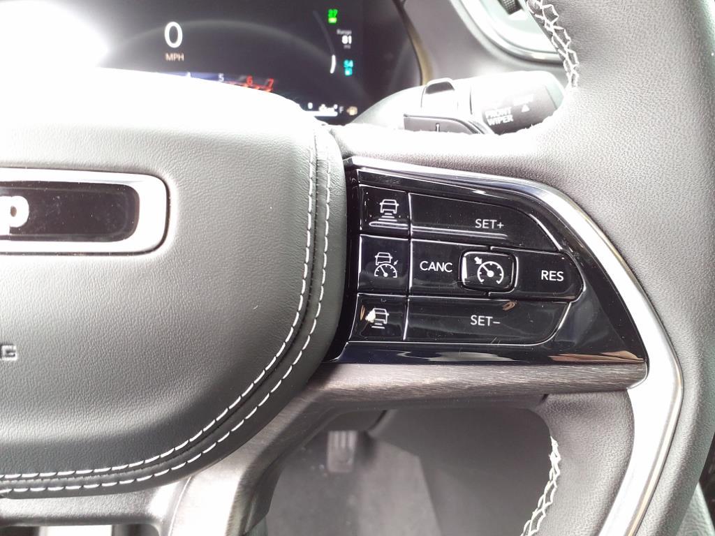 2024 Jeep Cherokee Overland 4xe photo 16
