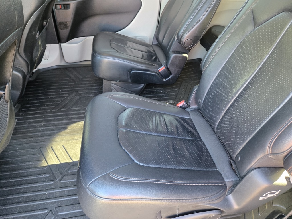 2018 Chrysler Pacifica Touring L photo 12